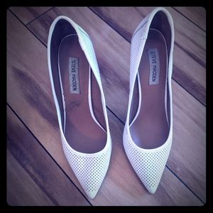 Steve Madden white pumps